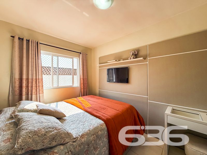 Desfrute de Conforto e Conveniência em Joinville!
Apresentamos um excelente apartamento no charmoso bairro Nova Brasília, em Joinville, SC. Este imóvel oferece a combinação perfeita de estilo moderno e funcionalidade, ideal para quem procura um lugar acolhedor para viver.
Detalhes do Apartamento:
Localizado em um edifício seguro, este apartamento possui uma área construída de 70,78 m², com espaços cuidadosamente planejados para oferecer conforto e praticidade. Conta com 2 amplos dormitórios, sendo uma suíte com closet que garante o espaço necessário para suas roupas e acessórios. Um verdadeiro refúgio para relaxar e renovar as energias!
A sala de estar integrada à sala de jantar proporciona um ambiente perfeito para receber amigos e familiares. A cozinha planejada permanece equipada, o que ajuda a transformar a experiência de cozinhar em um momento agradável e descomplicado.
Características Adicionais:
- 2 banheiros, garantindo mais conforto e privacidade.
- Sacada espaçosa para apreciar a vista.
- Área de serviço separada e planejada, facilitando o dia a dia.
- Garagem coberta, garantindo segurança para seu veículo.
- Conexão de internet por fibra óptica, ideal para quem trabalha em home office.
Segurança e Lazer:
O edifício possui vigilância eletrônica, interfone, portão eletrônico, alarme e cerca elétrica, tudo para garantir a tranquilidade de sua família. Por fim, uma churrasqueira está disponível para momentos de lazer e confraternização.
Localização Privilegiada:
A localização do imóvel é simplesmente fantástica! Próximo a importantes vias de acesso, você estará a poucos minutos de shoppings, escolas, hospitais, e transporte público, além de serviços públicos essenciais. Este é um local que combina a praticidade urbana com a tranquilidade do bairro Nova Brasília.
Oportunidade de Negócio:
Agende hoje mesmo uma visita e descubra o próximo capítulo de sua vida neste notável apartamento em Nova Brasília. Para mais informações, entre em contato conosco na 636 Negócios Imobiliários. Esperamos por você!
Com tudo isso, viver aqui se torna um sonho realizável. Não perca a oportunidade de fazer deste local o seu novo lar!
636 NEGÓCIOS IMOBILIÁRIOS: A SUA MELHOR ESCOLHA
Com mais de 30 anos de experiência, a 636 Negócios Imobiliários é sua parceira ideal para encontrar o imóvel perfeito. Estamos prontos para ajudá-lo a fazer deste imóvel o seu novo lar.
Telefone: (47) 3451-0636
WhatsApp: (47) 99190-0636
Não perca esta oportunidade única. Visite nosso site para mais informações: i636.com.br