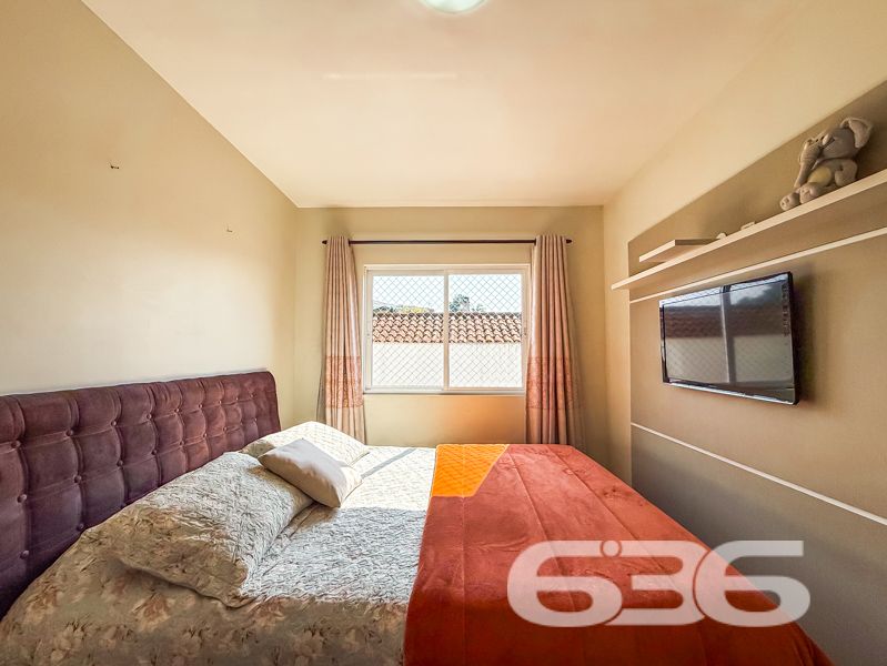 Desfrute de Conforto e Conveniência em Joinville!
Apresentamos um excelente apartamento no charmoso bairro Nova Brasília, em Joinville, SC. Este imóvel oferece a combinação perfeita de estilo moderno e funcionalidade, ideal para quem procura um lugar acolhedor para viver.
Detalhes do Apartamento:
Localizado em um edifício seguro, este apartamento possui uma área construída de 70,78 m², com espaços cuidadosamente planejados para oferecer conforto e praticidade. Conta com 2 amplos dormitórios, sendo uma suíte com closet que garante o espaço necessário para suas roupas e acessórios. Um verdadeiro refúgio para relaxar e renovar as energias!
A sala de estar integrada à sala de jantar proporciona um ambiente perfeito para receber amigos e familiares. A cozinha planejada permanece equipada, o que ajuda a transformar a experiência de cozinhar em um momento agradável e descomplicado.
Características Adicionais:
- 2 banheiros, garantindo mais conforto e privacidade.
- Sacada espaçosa para apreciar a vista.
- Área de serviço separada e planejada, facilitando o dia a dia.
- Garagem coberta, garantindo segurança para seu veículo.
- Conexão de internet por fibra óptica, ideal para quem trabalha em home office.
Segurança e Lazer:
O edifício possui vigilância eletrônica, interfone, portão eletrônico, alarme e cerca elétrica, tudo para garantir a tranquilidade de sua família. Por fim, uma churrasqueira está disponível para momentos de lazer e confraternização.
Localização Privilegiada:
A localização do imóvel é simplesmente fantástica! Próximo a importantes vias de acesso, você estará a poucos minutos de shoppings, escolas, hospitais, e transporte público, além de serviços públicos essenciais. Este é um local que combina a praticidade urbana com a tranquilidade do bairro Nova Brasília.
Oportunidade de Negócio:
Agende hoje mesmo uma visita e descubra o próximo capítulo de sua vida neste notável apartamento em Nova Brasília. Para mais informações, entre em contato conosco na 636 Negócios Imobiliários. Esperamos por você!
Com tudo isso, viver aqui se torna um sonho realizável. Não perca a oportunidade de fazer deste local o seu novo lar!
636 NEGÓCIOS IMOBILIÁRIOS: A SUA MELHOR ESCOLHA
Com mais de 30 anos de experiência, a 636 Negócios Imobiliários é sua parceira ideal para encontrar o imóvel perfeito. Estamos prontos para ajudá-lo a fazer deste imóvel o seu novo lar.
Telefone: (47) 3451-0636
WhatsApp: (47) 99190-0636
Não perca esta oportunidade única. Visite nosso site para mais informações: i636.com.br