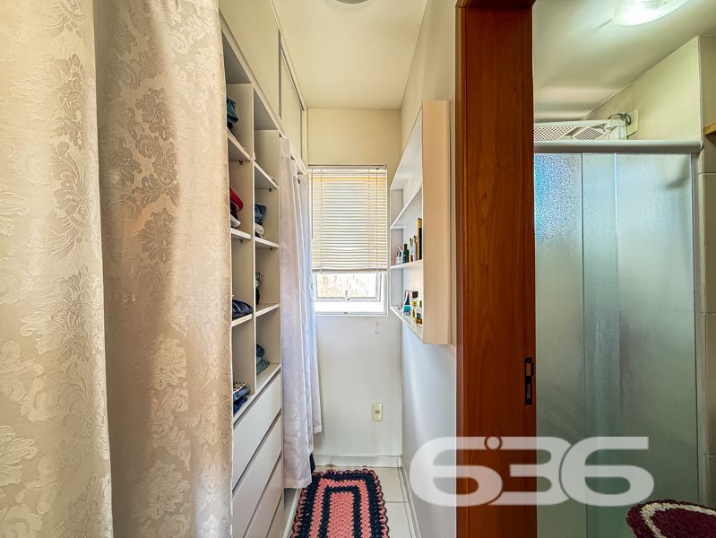Desfrute de Conforto e Conveniência em Joinville!
Apresentamos um excelente apartamento no charmoso bairro Nova Brasília, em Joinville, SC. Este imóvel oferece a combinação perfeita de estilo moderno e funcionalidade, ideal para quem procura um lugar acolhedor para viver.
Detalhes do Apartamento:
Localizado em um edifício seguro, este apartamento possui uma área construída de 70,78 m², com espaços cuidadosamente planejados para oferecer conforto e praticidade. Conta com 2 amplos dormitórios, sendo uma suíte com closet que garante o espaço necessário para suas roupas e acessórios. Um verdadeiro refúgio para relaxar e renovar as energias!
A sala de estar integrada à sala de jantar proporciona um ambiente perfeito para receber amigos e familiares. A cozinha planejada permanece equipada, o que ajuda a transformar a experiência de cozinhar em um momento agradável e descomplicado.
Características Adicionais:
- 2 banheiros, garantindo mais conforto e privacidade.
- Sacada espaçosa para apreciar a vista.
- Área de serviço separada e planejada, facilitando o dia a dia.
- Garagem coberta, garantindo segurança para seu veículo.
- Conexão de internet por fibra óptica, ideal para quem trabalha em home office.
Segurança e Lazer:
O edifício possui vigilância eletrônica, interfone, portão eletrônico, alarme e cerca elétrica, tudo para garantir a tranquilidade de sua família. Por fim, uma churrasqueira está disponível para momentos de lazer e confraternização.
Localização Privilegiada:
A localização do imóvel é simplesmente fantástica! Próximo a importantes vias de acesso, você estará a poucos minutos de shoppings, escolas, hospitais, e transporte público, além de serviços públicos essenciais. Este é um local que combina a praticidade urbana com a tranquilidade do bairro Nova Brasília.
Oportunidade de Negócio:
Agende hoje mesmo uma visita e descubra o próximo capítulo de sua vida neste notável apartamento em Nova Brasília. Para mais informações, entre em contato conosco na 636 Negócios Imobiliários. Esperamos por você!
Com tudo isso, viver aqui se torna um sonho realizável. Não perca a oportunidade de fazer deste local o seu novo lar!
636 NEGÓCIOS IMOBILIÁRIOS: A SUA MELHOR ESCOLHA
Com mais de 30 anos de experiência, a 636 Negócios Imobiliários é sua parceira ideal para encontrar o imóvel perfeito. Estamos prontos para ajudá-lo a fazer deste imóvel o seu novo lar.
Telefone: (47) 3451-0636
WhatsApp: (47) 99190-0636
Não perca esta oportunidade única. Visite nosso site para mais informações: i636.com.br
