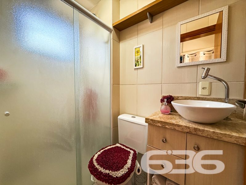 Desfrute de Conforto e Conveniência em Joinville!
Apresentamos um excelente apartamento no charmoso bairro Nova Brasília, em Joinville, SC. Este imóvel oferece a combinação perfeita de estilo moderno e funcionalidade, ideal para quem procura um lugar acolhedor para viver.
Detalhes do Apartamento:
Localizado em um edifício seguro, este apartamento possui uma área construída de 70,78 m², com espaços cuidadosamente planejados para oferecer conforto e praticidade. Conta com 2 amplos dormitórios, sendo uma suíte com closet que garante o espaço necessário para suas roupas e acessórios. Um verdadeiro refúgio para relaxar e renovar as energias!
A sala de estar integrada à sala de jantar proporciona um ambiente perfeito para receber amigos e familiares. A cozinha planejada permanece equipada, o que ajuda a transformar a experiência de cozinhar em um momento agradável e descomplicado.
Características Adicionais:
- 2 banheiros, garantindo mais conforto e privacidade.
- Sacada espaçosa para apreciar a vista.
- Área de serviço separada e planejada, facilitando o dia a dia.
- Garagem coberta, garantindo segurança para seu veículo.
- Conexão de internet por fibra óptica, ideal para quem trabalha em home office.
Segurança e Lazer:
O edifício possui vigilância eletrônica, interfone, portão eletrônico, alarme e cerca elétrica, tudo para garantir a tranquilidade de sua família. Por fim, uma churrasqueira está disponível para momentos de lazer e confraternização.
Localização Privilegiada:
A localização do imóvel é simplesmente fantástica! Próximo a importantes vias de acesso, você estará a poucos minutos de shoppings, escolas, hospitais, e transporte público, além de serviços públicos essenciais. Este é um local que combina a praticidade urbana com a tranquilidade do bairro Nova Brasília.
Oportunidade de Negócio:
Agende hoje mesmo uma visita e descubra o próximo capítulo de sua vida neste notável apartamento em Nova Brasília. Para mais informações, entre em contato conosco na 636 Negócios Imobiliários. Esperamos por você!
Com tudo isso, viver aqui se torna um sonho realizável. Não perca a oportunidade de fazer deste local o seu novo lar!
636 NEGÓCIOS IMOBILIÁRIOS: A SUA MELHOR ESCOLHA
Com mais de 30 anos de experiência, a 636 Negócios Imobiliários é sua parceira ideal para encontrar o imóvel perfeito. Estamos prontos para ajudá-lo a fazer deste imóvel o seu novo lar.
Telefone: (47) 3451-0636
WhatsApp: (47) 99190-0636
Não perca esta oportunidade única. Visite nosso site para mais informações: i636.com.br
