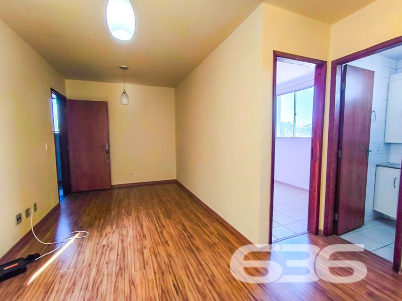 Descubra o lar dos seus sonhos em um dos bairros mais charmosos e procurados de Joinville: o maravilhoso Bairro América. Apresentamos um incrível apartamento à venda, que conjuga conforto, praticidade e localização privilegiada, pronto para receber você e sua família.
Este apartamento oferece um espaço aconchegante com 51,83m² de área construída. Ideal para quem aprecia ambientes bem distribuídos, o imóvel possui dois dormitórios que oferecem conforto e privacidade, um banheiro funcional, e uma sala de estar integrada à sala de jantar, proporcionando um ambiente perfeito para momentos de descontração e convivência.
A cozinha, com um layout otimizado, é ideal para aqueles que gostam de preparar suas refeições com praticidade. Outro destaque é o imóvel já contar com condicionadores de ar instalados, garantindo conforto térmico durante todo o ano.
O residencial é totalmente murado e cercado, oferecendo a segurança que você e sua família merecem, com o acesso facilitado por um portão eletrônico e um interfone. E mais: o apartamento possui uma garagem coberta, protegendo seu veículo dos intempéries climáticos.
Além de ser pet-friendly, permitindo a presença dos seus amados animais de estimação, o imóvel está localizado em uma rua pavimentada e próximo a vias de acesso principais, facilitando locomoção e acesso a diversas modalidades de transporte público. Para quem adora ter tudo à mão, o local apresenta proximidade com shoppings, escolas de qualidade, hospitais e diversos serviços públicos, tornando a rotina mais prática e agradável.
Esse apartamento é mais do que um imóvel à venda. É a oportunidade de viver com qualidade de vida em um dos melhores endereços de Joinville, SC. Não perca a chance de transformar este espaço no seu novo lar. Entre em contato conosco para mais informações e agende uma visita. Estamos à disposição para ajudar você a dar o próximo passo rumo à realização do seu sonho de morar bem!
636 NEGÓCIOS IMOBILIÁRIOS: A SUA MELHOR ESCOLHA
Com mais de 30 anos de experiência, a 636 Negócios Imobiliários é sua parceira ideal para encontrar o imóvel perfeito. Estamos prontos para ajudá-lo a fazer deste imóvel o seu novo lar.
Telefone: (47) 3451-0636
WhatsApp: (47) 99190-0636
Não perca esta oportunidade única. Visite nosso site para mais informações: i636.com.br