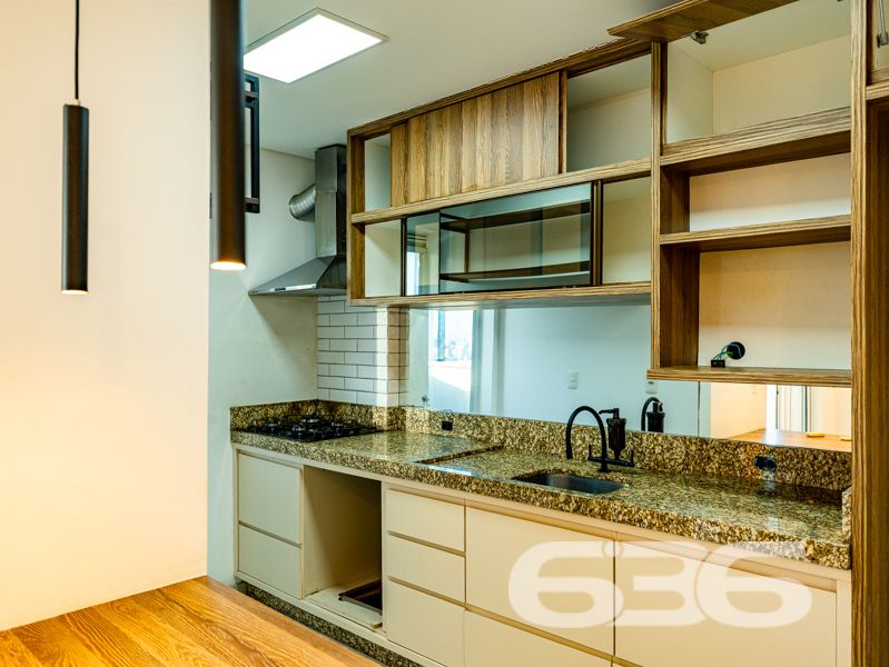 Localizado em um dos bairros mais desejados de Joinville, o Bom Retiro, este apartamento é a perfeita combinação de conforto, espaço e praticidade. Oferece uma experiência única de moradia em uma localização com infraestrutura completa, ideal para quem busca qualidade de vida.

Com uma área total de 106,19m², o apartamento dispõe de uma configuração que maximiza o espaço e funcionalidade. A ampla sala, integrada à copa e cozinha, cria um ambiente acolhedor para você e sua família desfrutarem de momentos únicos. A cozinha já vem equipada com móveis, oferecendo praticidade e elegância ao dia a dia.

O imóvel é composto por uma suíte confortável, um dormitório adicional, e dois banheiros, garantindo privacidade e conveniência aos moradores. As duas sacadas são um convite para relaxar e desfrutar da tranquilidade que o bairro proporciona. Os móveis embutidos e os condicionadores de ar que ficam no imóvel são um agradável bônus, tornando sua mudança ainda mais prática e conveniente.

Uma vaga de garagem coberta está inclusa, proporcionando proteção e segurança para o seu veículo. Além disso, a área de serviço é espaçosa e funcional, facilitando as tarefas cotidianas.

A região do Bom Retiro é conhecida por sua excelente infraestrutura, com fácil acesso a escolas, supermercados, farmácias e opções de lazer, tornando a sua rotina ainda mais prática. Além disso, a proximidade ao centro de Joinville significa ter todas as vantagens de uma metrópole dentro de um bairro residencial tranquilo e acolhedor.

Este imóvel está pronto para receber você de braços abertos. Seja para morar ou investir, esta é uma oportunidade imperdível de adquirir um excelente imóvel em Joinville.

Entre em contato com a 636 Negócios Imobiliários e venha conhecer pessoalmente! Não perca tempo e agende uma visita agora mesmo para conferir cada detalhe deste incrível apartamento. A chave para sua nova vida está aqui!
 
636 NEGÓCIOS IMOBILIÁRIOS: A SUA MELHOR ESCOLHA
Com mais de 30 anos de experiência, a 636 Negócios Imobiliários é sua parceira ideal para encontrar o imóvel perfeito. Estamos prontos para ajudá-lo a fazer deste imóvel o seu novo lar.
 
Telefone: (47) 3451-0636
WhatsApp: (47) 99190-0636
 
Não perca esta oportunidade única. Visite nosso site para mais informações: i636.com.br