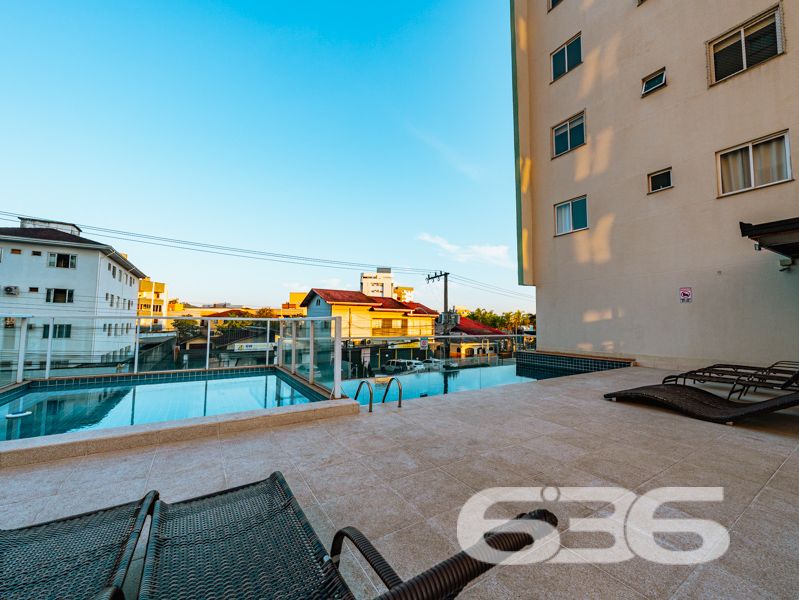 Localizado em um dos bairros mais desejados de Joinville, o Bom Retiro, este apartamento é a perfeita combinação de conforto, espaço e praticidade. Oferece uma experiência única de moradia em uma localização com infraestrutura completa, ideal para quem busca qualidade de vida.

Com uma área total de 106,19m², o apartamento dispõe de uma configuração que maximiza o espaço e funcionalidade. A ampla sala, integrada à copa e cozinha, cria um ambiente acolhedor para você e sua família desfrutarem de momentos únicos. A cozinha já vem equipada com móveis, oferecendo praticidade e elegância ao dia a dia.

O imóvel é composto por uma suíte confortável, um dormitório adicional, e dois banheiros, garantindo privacidade e conveniência aos moradores. As duas sacadas são um convite para relaxar e desfrutar da tranquilidade que o bairro proporciona. Os móveis embutidos e os condicionadores de ar que ficam no imóvel são um agradável bônus, tornando sua mudança ainda mais prática e conveniente.

Uma vaga de garagem coberta está inclusa, proporcionando proteção e segurança para o seu veículo. Além disso, a área de serviço é espaçosa e funcional, facilitando as tarefas cotidianas.

A região do Bom Retiro é conhecida por sua excelente infraestrutura, com fácil acesso a escolas, supermercados, farmácias e opções de lazer, tornando a sua rotina ainda mais prática. Além disso, a proximidade ao centro de Joinville significa ter todas as vantagens de uma metrópole dentro de um bairro residencial tranquilo e acolhedor.

Este imóvel está pronto para receber você de braços abertos. Seja para morar ou investir, esta é uma oportunidade imperdível de adquirir um excelente imóvel em Joinville.

Entre em contato com a 636 Negócios Imobiliários e venha conhecer pessoalmente! Não perca tempo e agende uma visita agora mesmo para conferir cada detalhe deste incrível apartamento. A chave para sua nova vida está aqui!
 
636 NEGÓCIOS IMOBILIÁRIOS: A SUA MELHOR ESCOLHA
Com mais de 30 anos de experiência, a 636 Negócios Imobiliários é sua parceira ideal para encontrar o imóvel perfeito. Estamos prontos para ajudá-lo a fazer deste imóvel o seu novo lar.
 
Telefone: (47) 3451-0636
WhatsApp: (47) 99190-0636
 
Não perca esta oportunidade única. Visite nosso site para mais informações: i636.com.br