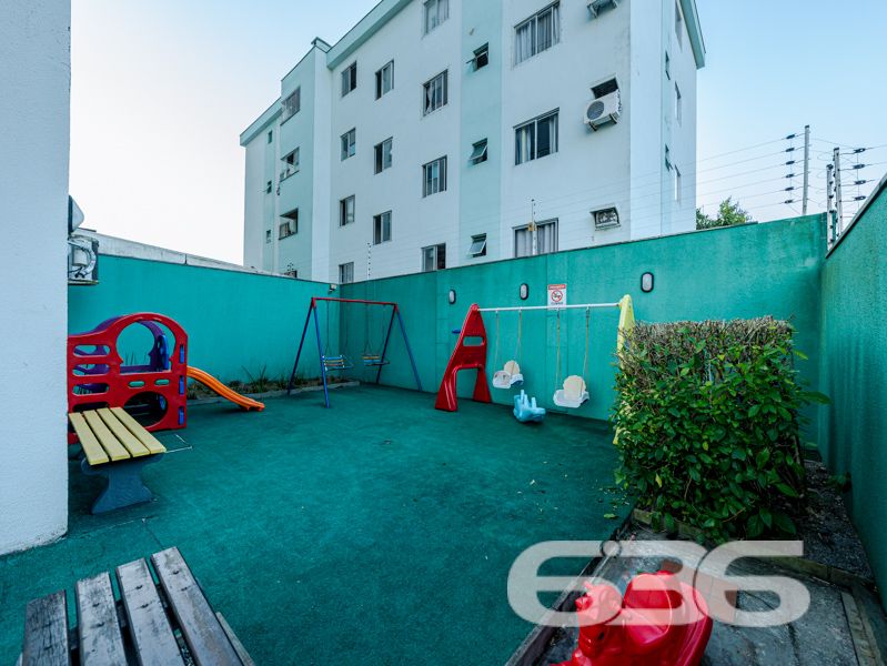 Localizado em um dos bairros mais desejados de Joinville, o Bom Retiro, este apartamento é a perfeita combinação de conforto, espaço e praticidade. Oferece uma experiência única de moradia em uma localização com infraestrutura completa, ideal para quem busca qualidade de vida.

Com uma área total de 106,19m², o apartamento dispõe de uma configuração que maximiza o espaço e funcionalidade. A ampla sala, integrada à copa e cozinha, cria um ambiente acolhedor para você e sua família desfrutarem de momentos únicos. A cozinha já vem equipada com móveis, oferecendo praticidade e elegância ao dia a dia.

O imóvel é composto por uma suíte confortável, um dormitório adicional, e dois banheiros, garantindo privacidade e conveniência aos moradores. As duas sacadas são um convite para relaxar e desfrutar da tranquilidade que o bairro proporciona. Os móveis embutidos e os condicionadores de ar que ficam no imóvel são um agradável bônus, tornando sua mudança ainda mais prática e conveniente.

Uma vaga de garagem coberta está inclusa, proporcionando proteção e segurança para o seu veículo. Além disso, a área de serviço é espaçosa e funcional, facilitando as tarefas cotidianas.

A região do Bom Retiro é conhecida por sua excelente infraestrutura, com fácil acesso a escolas, supermercados, farmácias e opções de lazer, tornando a sua rotina ainda mais prática. Além disso, a proximidade ao centro de Joinville significa ter todas as vantagens de uma metrópole dentro de um bairro residencial tranquilo e acolhedor.

Este imóvel está pronto para receber você de braços abertos. Seja para morar ou investir, esta é uma oportunidade imperdível de adquirir um excelente imóvel em Joinville.

Entre em contato com a 636 Negócios Imobiliários e venha conhecer pessoalmente! Não perca tempo e agende uma visita agora mesmo para conferir cada detalhe deste incrível apartamento. A chave para sua nova vida está aqui!
 
636 NEGÓCIOS IMOBILIÁRIOS: A SUA MELHOR ESCOLHA
Com mais de 30 anos de experiência, a 636 Negócios Imobiliários é sua parceira ideal para encontrar o imóvel perfeito. Estamos prontos para ajudá-lo a fazer deste imóvel o seu novo lar.
 
Telefone: (47) 3451-0636
WhatsApp: (47) 99190-0636
 
Não perca esta oportunidade única. Visite nosso site para mais informações: i636.com.br
