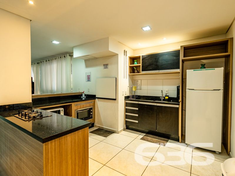 Localizado em um dos bairros mais desejados de Joinville, o Bom Retiro, este apartamento é a perfeita combinação de conforto, espaço e praticidade. Oferece uma experiência única de moradia em uma localização com infraestrutura completa, ideal para quem busca qualidade de vida.

Com uma área total de 106,19m², o apartamento dispõe de uma configuração que maximiza o espaço e funcionalidade. A ampla sala, integrada à copa e cozinha, cria um ambiente acolhedor para você e sua família desfrutarem de momentos únicos. A cozinha já vem equipada com móveis, oferecendo praticidade e elegância ao dia a dia.

O imóvel é composto por uma suíte confortável, um dormitório adicional, e dois banheiros, garantindo privacidade e conveniência aos moradores. As duas sacadas são um convite para relaxar e desfrutar da tranquilidade que o bairro proporciona. Os móveis embutidos e os condicionadores de ar que ficam no imóvel são um agradável bônus, tornando sua mudança ainda mais prática e conveniente.

Uma vaga de garagem coberta está inclusa, proporcionando proteção e segurança para o seu veículo. Além disso, a área de serviço é espaçosa e funcional, facilitando as tarefas cotidianas.

A região do Bom Retiro é conhecida por sua excelente infraestrutura, com fácil acesso a escolas, supermercados, farmácias e opções de lazer, tornando a sua rotina ainda mais prática. Além disso, a proximidade ao centro de Joinville significa ter todas as vantagens de uma metrópole dentro de um bairro residencial tranquilo e acolhedor.

Este imóvel está pronto para receber você de braços abertos. Seja para morar ou investir, esta é uma oportunidade imperdível de adquirir um excelente imóvel em Joinville.

Entre em contato com a 636 Negócios Imobiliários e venha conhecer pessoalmente! Não perca tempo e agende uma visita agora mesmo para conferir cada detalhe deste incrível apartamento. A chave para sua nova vida está aqui!
 
636 NEGÓCIOS IMOBILIÁRIOS: A SUA MELHOR ESCOLHA
Com mais de 30 anos de experiência, a 636 Negócios Imobiliários é sua parceira ideal para encontrar o imóvel perfeito. Estamos prontos para ajudá-lo a fazer deste imóvel o seu novo lar.
 
Telefone: (47) 3451-0636
WhatsApp: (47) 99190-0636
 
Não perca esta oportunidade única. Visite nosso site para mais informações: i636.com.br