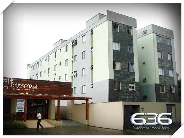 Descubra o lar dos seus sonhos em um dos bairros mais charmosos e procurados de Joinville: o maravilhoso Bairro América. Apresentamos um incrível apartamento à venda, que conjuga conforto, praticidade e localização privilegiada, pronto para receber você e sua família.
Este apartamento oferece um espaço aconchegante com 51,83m² de área construída. Ideal para quem aprecia ambientes bem distribuídos, o imóvel possui dois dormitórios que oferecem conforto e privacidade, um banheiro funcional, e uma sala de estar integrada à sala de jantar, proporcionando um ambiente perfeito para momentos de descontração e convivência.
A cozinha, com um layout otimizado, é ideal para aqueles que gostam de preparar suas refeições com praticidade. Outro destaque é o imóvel já contar com condicionadores de ar instalados, garantindo conforto térmico durante todo o ano.
O residencial é totalmente murado e cercado, oferecendo a segurança que você e sua família merecem, com o acesso facilitado por um portão eletrônico e um interfone. E mais: o apartamento possui uma garagem coberta, protegendo seu veículo dos intempéries climáticos.
Além de ser pet-friendly, permitindo a presença dos seus amados animais de estimação, o imóvel está localizado em uma rua pavimentada e próximo a vias de acesso principais, facilitando locomoção e acesso a diversas modalidades de transporte público. Para quem adora ter tudo à mão, o local apresenta proximidade com shoppings, escolas de qualidade, hospitais e diversos serviços públicos, tornando a rotina mais prática e agradável.
Esse apartamento é mais do que um imóvel à venda. É a oportunidade de viver com qualidade de vida em um dos melhores endereços de Joinville, SC. Não perca a chance de transformar este espaço no seu novo lar. Entre em contato conosco para mais informações e agende uma visita. Estamos à disposição para ajudar você a dar o próximo passo rumo à realização do seu sonho de morar bem!
636 NEGÓCIOS IMOBILIÁRIOS: A SUA MELHOR ESCOLHA
Com mais de 30 anos de experiência, a 636 Negócios Imobiliários é sua parceira ideal para encontrar o imóvel perfeito. Estamos prontos para ajudá-lo a fazer deste imóvel o seu novo lar.
Telefone: (47) 3451-0636
WhatsApp: (47) 99190-0636
Não perca esta oportunidade única. Visite nosso site para mais informações: i636.com.br