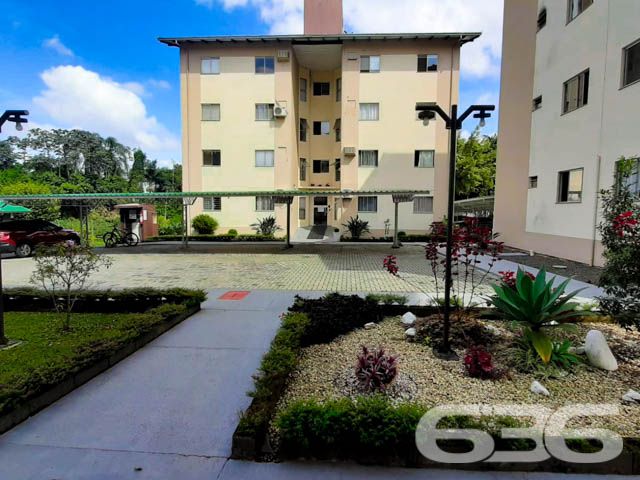 Apresentamos uma excelente oportunidade de adquirir um lindo apartamento, localizado no bairro Saguaçu, um dos mais valorizados e tranquilos de Joinville. Este imóvel é perfeito para quem busca conforto, segurança e uma ampla infraestrutura de lazer para toda a família.
Localizado em um dos bairros mais desejados de Joinville, este imóvel térreo de 47,71m², oferece toda a comodidade que você e sua família merecem. Com dois dormitórios, sala de estar e jantar integradas, e uma cozinha prática e funcional, o apartamento está pronto para morar.
Além das áreas comuns bem cuidadas, você encontrará uma ampla área de lazer com playground para as crianças, quadra de esportes e um salão de festas espaçoso, perfeito para reunir amigos e familiares em momentos especiais. O ambiente é cercado de verde e traz um ar de tranquilidade e bem-estar, ideal para quem busca qualidade de vida.
Localizado em uma rua pavimentada, o apartamento possui fácil acesso aos principais pontos da cidade, garantindo praticidade no dia a dia. Próximo a escolas, supermercados, farmácias e comércio em geral, você terá tudo o que precisa a poucos minutos de distância.
Destaques do Imóvel:
2 dormitórios;
Sala de estar e jantar integradas;
Cozinha;
Banheiro social;
Garagem descoberta;
Condomínio com playground, quadra de esportes e salão de festas;
Localização privilegiada no bairro Saguaçu, próximo ao centro e com fácil acesso aos principais pontos de Joinville.
Não perca essa oportunidade única de morar em um condomínio tranquilo, seguro e com excelente infraestrutura. Agende já uma visita e venha conhecer este belo apartamento que pode ser o novo lar da sua família!
Entre em contato agora mesmo com um de nossos corretores e descubra como é fácil realizar o sonho de ter o seu próprio imóvel com a 636 Negócios Imobiliários!
636 NEGÓCIOS IMOBILIÁRIOS: A SUA MELHOR ESCOLHA
Com mais de 30 anos de experiência, a 636 Negócios Imobiliários é sua parceira ideal para encontrar o imóvel perfeito. Estamos prontos para ajudá-lo a fazer deste imóvel o seu novo lar.
Telefone: (47) 3451-0636
WhatsApp: (47) 99190-0636
Não perca esta oportunidade única. Visite nosso site para mais informações: i636.com.br
