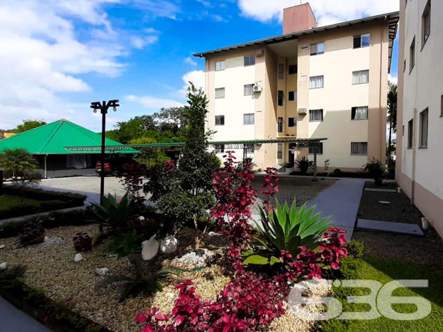 Apresentamos uma excelente oportunidade de adquirir um lindo apartamento, localizado no bairro Saguaçu, um dos mais valorizados e tranquilos de Joinville. Este imóvel é perfeito para quem busca conforto, segurança e uma ampla infraestrutura de lazer para toda a família.
Localizado em um dos bairros mais desejados de Joinville, este imóvel térreo de 47,71m², oferece toda a comodidade que você e sua família merecem. Com dois dormitórios, sala de estar e jantar integradas, e uma cozinha prática e funcional, o apartamento está pronto para morar.
Além das áreas comuns bem cuidadas, você encontrará uma ampla área de lazer com playground para as crianças, quadra de esportes e um salão de festas espaçoso, perfeito para reunir amigos e familiares em momentos especiais. O ambiente é cercado de verde e traz um ar de tranquilidade e bem-estar, ideal para quem busca qualidade de vida.
Localizado em uma rua pavimentada, o apartamento possui fácil acesso aos principais pontos da cidade, garantindo praticidade no dia a dia. Próximo a escolas, supermercados, farmácias e comércio em geral, você terá tudo o que precisa a poucos minutos de distância.
Destaques do Imóvel:
2 dormitórios;
Sala de estar e jantar integradas;
Cozinha;
Banheiro social;
Garagem descoberta;
Condomínio com playground, quadra de esportes e salão de festas;
Localização privilegiada no bairro Saguaçu, próximo ao centro e com fácil acesso aos principais pontos de Joinville.
Não perca essa oportunidade única de morar em um condomínio tranquilo, seguro e com excelente infraestrutura. Agende já uma visita e venha conhecer este belo apartamento que pode ser o novo lar da sua família!
Entre em contato agora mesmo com um de nossos corretores e descubra como é fácil realizar o sonho de ter o seu próprio imóvel com a 636 Negócios Imobiliários!
636 NEGÓCIOS IMOBILIÁRIOS: A SUA MELHOR ESCOLHA
Com mais de 30 anos de experiência, a 636 Negócios Imobiliários é sua parceira ideal para encontrar o imóvel perfeito. Estamos prontos para ajudá-lo a fazer deste imóvel o seu novo lar.
Telefone: (47) 3451-0636
WhatsApp: (47) 99190-0636
Não perca esta oportunidade única. Visite nosso site para mais informações: i636.com.br