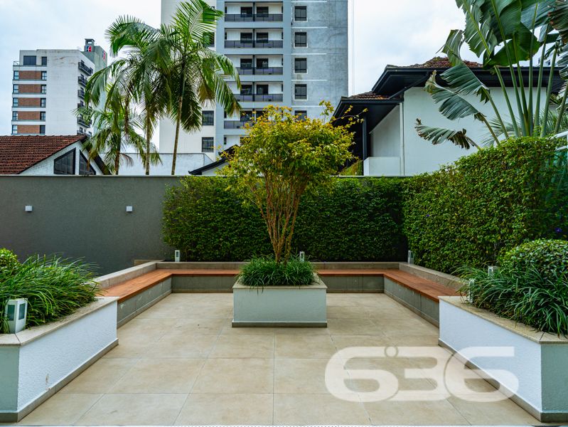 APARTAMENTO DE LUXO EM FRENTE AO 62º BATALHÃO DE INFANTARIA, JOINVILLE SC - UMA LOCALIZAÇÃO INCOMPARÁVEL
Bem-vindo ao Cosmopolitan, o empreendimento inspirado na vibrante Miami, projetado para tornar o seu mundo ainda mais especial. Nosso objetivo é proporcionar a você uma experiência de vida única, onde a elegância, a sofisticação e a exclusividade estão presentes em cada detalhe.
Cada apartamento deste empreendimento oferece vistas incríveis e o máximo de conforto, para que você possa relaxar, descobrir e explorar novas experiências. Cada aspecto do acabamento foi cuidadosamente planejado, garantindo um ambiente harmonioso e acolhedor.
Os pisos laminados/vinílicos e em porcelanato, a varanda com churrasqueira, a infraestrutura para ar-condicionado split na sala e nos quartos, portas, rodapés e caixilhos na cor branca, massa corrida e teto rebaixado em gesso em todo o apartamento são alguns dos diferenciais que fazem do Cosmopolitan um lugar especial.
Para nós, infraestrutura é fundamental. Por isso, entregamos um edifício completo com aquecimento a gás, coleta seletiva de lixo, bicicletário, 5 elevadores, internet wireless em todo o condomínio, portaria com segurança eletrônica e espaços de lazer entregues decorados e equipados. Além disso, temos também 5 lojas com mezanino e áreas privativas que variam de 95m² a 231m², mais um Boulevard com Deck + estacionamento.
Conta ainda com quiosque com churrasqueira, piscina aquecida, brinquedoteca, espaço gourmet, espaço fitness, hall social, salão de festas, salão de jogos, vestiários feminino e masculino, quadra poliesportiva, playground, praça, biblioteca/escritório, sala de cinema, espaço zen e sauna.
Nós acreditamos que a vida é feita de momentos especiais e queremos ajudar você a criar os seus no Cosmopolitan. Viva em um lugar único, onde a elegância e o conforto se encontram em um ambiente moderno e sofisticado.
Venha conhecer o empreendimento que vai mudar a sua vida. Agende agora mesmo uma visita e surpreenda-se!
Fale conosco e saiba mais:
Telefone: (47) 3451-0636
WhatsApp: (47) 99190-0636
Imobiliária 636.