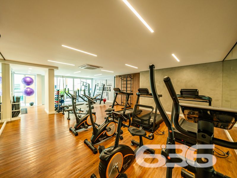 APARTAMENTO DE LUXO EM FRENTE AO 62º BATALHÃO DE INFANTARIA, JOINVILLE SC - UMA LOCALIZAÇÃO INCOMPARÁVEL
Bem-vindo ao Cosmopolitan, o empreendimento inspirado na vibrante Miami, projetado para tornar o seu mundo ainda mais especial. Nosso objetivo é proporcionar a você uma experiência de vida única, onde a elegância, a sofisticação e a exclusividade estão presentes em cada detalhe.
Cada apartamento deste empreendimento oferece vistas incríveis e o máximo de conforto, para que você possa relaxar, descobrir e explorar novas experiências. Cada aspecto do acabamento foi cuidadosamente planejado, garantindo um ambiente harmonioso e acolhedor.
Os pisos laminados/vinílicos e em porcelanato, a varanda com churrasqueira, a infraestrutura para ar-condicionado split na sala e nos quartos, portas, rodapés e caixilhos na cor branca, massa corrida e teto rebaixado em gesso em todo o apartamento são alguns dos diferenciais que fazem do Cosmopolitan um lugar especial.
Para nós, infraestrutura é fundamental. Por isso, entregamos um edifício completo com aquecimento a gás, coleta seletiva de lixo, bicicletário, 5 elevadores, internet wireless em todo o condomínio, portaria com segurança eletrônica e espaços de lazer entregues decorados e equipados. Além disso, temos também 5 lojas com mezanino e áreas privativas que variam de 95m² a 231m², mais um Boulevard com Deck + estacionamento.
Conta ainda com quiosque com churrasqueira, piscina aquecida, brinquedoteca, espaço gourmet, espaço fitness, hall social, salão de festas, salão de jogos, vestiários feminino e masculino, quadra poliesportiva, playground, praça, biblioteca/escritório, sala de cinema, espaço zen e sauna.
Nós acreditamos que a vida é feita de momentos especiais e queremos ajudar você a criar os seus no Cosmopolitan. Viva em um lugar único, onde a elegância e o conforto se encontram em um ambiente moderno e sofisticado.
Venha conhecer o empreendimento que vai mudar a sua vida. Agende agora mesmo uma visita e surpreenda-se!
Fale conosco e saiba mais:
Telefone: (47) 3451-0636
WhatsApp: (47) 99190-0636
Imobiliária 636.