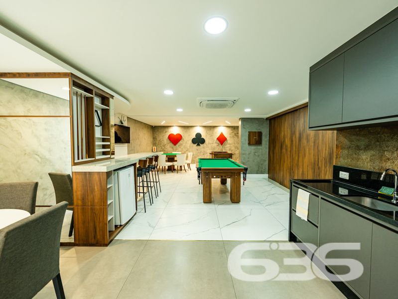 APARTAMENTO DE LUXO EM FRENTE AO 62º BATALHÃO DE INFANTARIA, JOINVILLE SC - UMA LOCALIZAÇÃO INCOMPARÁVEL
Bem-vindo ao Cosmopolitan, o empreendimento inspirado na vibrante Miami, projetado para tornar o seu mundo ainda mais especial. Nosso objetivo é proporcionar a você uma experiência de vida única, onde a elegância, a sofisticação e a exclusividade estão presentes em cada detalhe.
Cada apartamento deste empreendimento oferece vistas incríveis e o máximo de conforto, para que você possa relaxar, descobrir e explorar novas experiências. Cada aspecto do acabamento foi cuidadosamente planejado, garantindo um ambiente harmonioso e acolhedor.
Os pisos laminados/vinílicos e em porcelanato, a varanda com churrasqueira, a infraestrutura para ar-condicionado split na sala e nos quartos, portas, rodapés e caixilhos na cor branca, massa corrida e teto rebaixado em gesso em todo o apartamento são alguns dos diferenciais que fazem do Cosmopolitan um lugar especial.
Para nós, infraestrutura é fundamental. Por isso, entregamos um edifício completo com aquecimento a gás, coleta seletiva de lixo, bicicletário, 5 elevadores, internet wireless em todo o condomínio, portaria com segurança eletrônica e espaços de lazer entregues decorados e equipados. Além disso, temos também 5 lojas com mezanino e áreas privativas que variam de 95m² a 231m², mais um Boulevard com Deck + estacionamento.
Conta ainda com quiosque com churrasqueira, piscina aquecida, brinquedoteca, espaço gourmet, espaço fitness, hall social, salão de festas, salão de jogos, vestiários feminino e masculino, quadra poliesportiva, playground, praça, biblioteca/escritório, sala de cinema, espaço zen e sauna.
Nós acreditamos que a vida é feita de momentos especiais e queremos ajudar você a criar os seus no Cosmopolitan. Viva em um lugar único, onde a elegância e o conforto se encontram em um ambiente moderno e sofisticado.
Venha conhecer o empreendimento que vai mudar a sua vida. Agende agora mesmo uma visita e surpreenda-se!
Fale conosco e saiba mais:
Telefone: (47) 3451-0636
WhatsApp: (47) 99190-0636
Imobiliária 636.