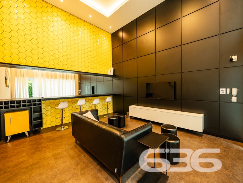 APARTAMENTO DE LUXO EM FRENTE AO 62º BATALHÃO DE INFANTARIA, JOINVILLE SC - UMA LOCALIZAÇÃO INCOMPARÁVEL
Bem-vindo ao Cosmopolitan, o empreendimento inspirado na vibrante Miami, projetado para tornar o seu mundo ainda mais especial. Nosso objetivo é proporcionar a você uma experiência de vida única, onde a elegância, a sofisticação e a exclusividade estão presentes em cada detalhe.
Cada apartamento deste empreendimento oferece vistas incríveis e o máximo de conforto, para que você possa relaxar, descobrir e explorar novas experiências. Cada aspecto do acabamento foi cuidadosamente planejado, garantindo um ambiente harmonioso e acolhedor.
Os pisos laminados/vinílicos e em porcelanato, a varanda com churrasqueira, a infraestrutura para ar-condicionado split na sala e nos quartos, portas, rodapés e caixilhos na cor branca, massa corrida e teto rebaixado em gesso em todo o apartamento são alguns dos diferenciais que fazem do Cosmopolitan um lugar especial.
Para nós, infraestrutura é fundamental. Por isso, entregamos um edifício completo com aquecimento a gás, coleta seletiva de lixo, bicicletário, 5 elevadores, internet wireless em todo o condomínio, portaria com segurança eletrônica e espaços de lazer entregues decorados e equipados. Além disso, temos também 5 lojas com mezanino e áreas privativas que variam de 95m² a 231m², mais um Boulevard com Deck + estacionamento.
Conta ainda com quiosque com churrasqueira, piscina aquecida, brinquedoteca, espaço gourmet, espaço fitness, hall social, salão de festas, salão de jogos, vestiários feminino e masculino, quadra poliesportiva, playground, praça, biblioteca/escritório, sala de cinema, espaço zen e sauna.
Nós acreditamos que a vida é feita de momentos especiais e queremos ajudar você a criar os seus no Cosmopolitan. Viva em um lugar único, onde a elegância e o conforto se encontram em um ambiente moderno e sofisticado.
Venha conhecer o empreendimento que vai mudar a sua vida. Agende agora mesmo uma visita e surpreenda-se!
Fale conosco e saiba mais:
Telefone: (47) 3451-0636
WhatsApp: (47) 99190-0636
Imobiliária 636.