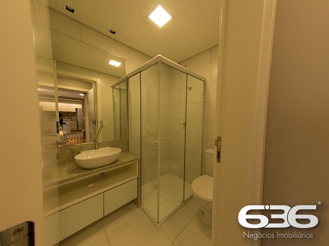 APARTAMENTO MOBILIADO DE ALTO PADRÃO NO COSTA E SILVA - ESTUDA PERMUTA
Descubra o que é viver em um apartamento totalmente mobiliado e decorado com requinte no bairro Costa e Silva. Este imóvel oferece 1 suíte e mais 1 quarto, ambos com cama e armários, além de uma sala de estar e jantar completamente equipada. Com uma vaga de garagem e opção para uma segunda, você terá todo o espaço que precisa para uma vida confortável e segura.
DETALHES QUE FAZEM A DIFERENÇA:
O apartamento conta com rebaixo em gesso e iluminação diferenciada, criando um ambiente sofisticado e acolhedor. O piso laminado e o isolamento acústico garantem conforto em cada passo. A cozinha, completa com móveis e eletrodomésticos, se conecta a uma ampla sacada com churrasqueira, perfeita para momentos de lazer.
LOCALIZAÇÃO E INFRAESTRUTURA:
Localizado no bairro Costa e Silva, você estará próximo a todas as conveniências e comodidades que o bairro tem a oferecer. O empreendimento ainda conta com Salão de Festas, Espaço Gourmet, Sala de Jogos, Academia e Piscina, todas as áreas comuns equipadas e decoradas para seu total conforto.
ESCOLHA A 636 NEGÓCIOS IMOBILIÁRIOS:
Com mais de 30 anos de experiência no mercado imobiliário, a 636 Negócios Imobiliários é a escolha certa para uma transação segura e eficiente. Entre em contato conosco para mais informações e agende sua visita hoje mesmo.
Telefone: (47) 3451-0636
WhatsApp: (47) 99190-0636
