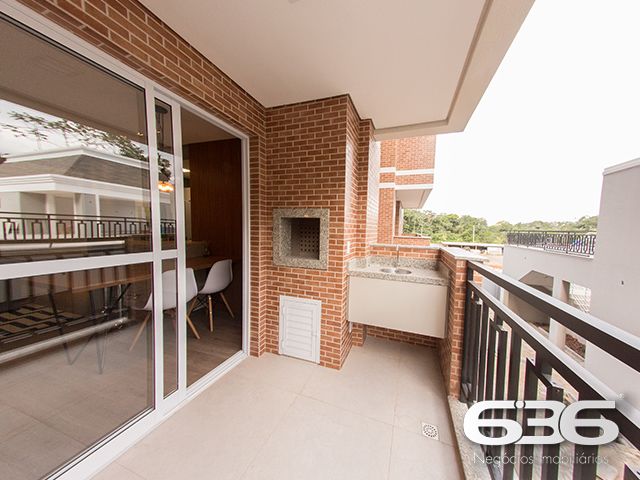 APARTAMENTO MOBILIADO DE ALTO PADRÃO NO COSTA E SILVA - ESTUDA PERMUTA
Descubra o que é viver em um apartamento totalmente mobiliado e decorado com requinte no bairro Costa e Silva. Este imóvel oferece 1 suíte e mais 1 quarto, ambos com cama e armários, além de uma sala de estar e jantar completamente equipada. Com uma vaga de garagem e opção para uma segunda, você terá todo o espaço que precisa para uma vida confortável e segura.
DETALHES QUE FAZEM A DIFERENÇA:
O apartamento conta com rebaixo em gesso e iluminação diferenciada, criando um ambiente sofisticado e acolhedor. O piso laminado e o isolamento acústico garantem conforto em cada passo. A cozinha, completa com móveis e eletrodomésticos, se conecta a uma ampla sacada com churrasqueira, perfeita para momentos de lazer.
LOCALIZAÇÃO E INFRAESTRUTURA:
Localizado no bairro Costa e Silva, você estará próximo a todas as conveniências e comodidades que o bairro tem a oferecer. O empreendimento ainda conta com Salão de Festas, Espaço Gourmet, Sala de Jogos, Academia e Piscina, todas as áreas comuns equipadas e decoradas para seu total conforto.
ESCOLHA A 636 NEGÓCIOS IMOBILIÁRIOS:
Com mais de 30 anos de experiência no mercado imobiliário, a 636 Negócios Imobiliários é a escolha certa para uma transação segura e eficiente. Entre em contato conosco para mais informações e agende sua visita hoje mesmo.
Telefone: (47) 3451-0636
WhatsApp: (47) 99190-0636
