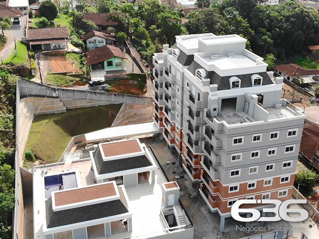 APARTAMENTO MOBILIADO DE ALTO PADRÃO NO COSTA E SILVA - ESTUDA PERMUTA
Descubra o que é viver em um apartamento totalmente mobiliado e decorado com requinte no bairro Costa e Silva. Este imóvel oferece 1 suíte e mais 1 quarto, ambos com cama e armários, além de uma sala de estar e jantar completamente equipada. Com uma vaga de garagem e opção para uma segunda, você terá todo o espaço que precisa para uma vida confortável e segura.
DETALHES QUE FAZEM A DIFERENÇA:
O apartamento conta com rebaixo em gesso e iluminação diferenciada, criando um ambiente sofisticado e acolhedor. O piso laminado e o isolamento acústico garantem conforto em cada passo. A cozinha, completa com móveis e eletrodomésticos, se conecta a uma ampla sacada com churrasqueira, perfeita para momentos de lazer.
LOCALIZAÇÃO E INFRAESTRUTURA:
Localizado no bairro Costa e Silva, você estará próximo a todas as conveniências e comodidades que o bairro tem a oferecer. O empreendimento ainda conta com Salão de Festas, Espaço Gourmet, Sala de Jogos, Academia e Piscina, todas as áreas comuns equipadas e decoradas para seu total conforto.
ESCOLHA A 636 NEGÓCIOS IMOBILIÁRIOS:
Com mais de 30 anos de experiência no mercado imobiliário, a 636 Negócios Imobiliários é a escolha certa para uma transação segura e eficiente. Entre em contato conosco para mais informações e agende sua visita hoje mesmo.
Telefone: (47) 3451-0636
WhatsApp: (47) 99190-0636