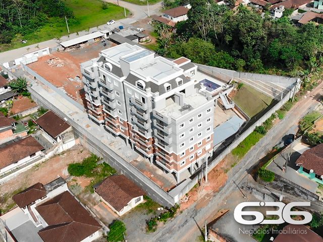 APARTAMENTO MOBILIADO DE ALTO PADRÃO NO COSTA E SILVA - ESTUDA PERMUTA
Descubra o que é viver em um apartamento totalmente mobiliado e decorado com requinte no bairro Costa e Silva. Este imóvel oferece 1 suíte e mais 1 quarto, ambos com cama e armários, além de uma sala de estar e jantar completamente equipada. Com uma vaga de garagem e opção para uma segunda, você terá todo o espaço que precisa para uma vida confortável e segura.
DETALHES QUE FAZEM A DIFERENÇA:
O apartamento conta com rebaixo em gesso e iluminação diferenciada, criando um ambiente sofisticado e acolhedor. O piso laminado e o isolamento acústico garantem conforto em cada passo. A cozinha, completa com móveis e eletrodomésticos, se conecta a uma ampla sacada com churrasqueira, perfeita para momentos de lazer.
LOCALIZAÇÃO E INFRAESTRUTURA:
Localizado no bairro Costa e Silva, você estará próximo a todas as conveniências e comodidades que o bairro tem a oferecer. O empreendimento ainda conta com Salão de Festas, Espaço Gourmet, Sala de Jogos, Academia e Piscina, todas as áreas comuns equipadas e decoradas para seu total conforto.
ESCOLHA A 636 NEGÓCIOS IMOBILIÁRIOS:
Com mais de 30 anos de experiência no mercado imobiliário, a 636 Negócios Imobiliários é a escolha certa para uma transação segura e eficiente. Entre em contato conosco para mais informações e agende sua visita hoje mesmo.
Telefone: (47) 3451-0636
WhatsApp: (47) 99190-0636