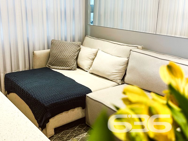 LINDO APARTAMENTO COM SUÍTE + 2 QUARTOS NO BAIRRO GLÓRIA
Este há de ser um ótimo imóvel, o qual, contando com 115m² de área total e 74m² privativos, apresenta em seu layout 1 suíte, 2 dormitórios, sacada com churrasqueira, home office, sala, copa e cozinha conjugadas, banheiro e 2 vagas de garagem coberta.
Em suas áreas comuns, será possível usufruir de piscina aquecida por energia solar, quadra poliesportiva, playground, academia, salão de festas, quiosque, espaço pet, 2 elevadores por torre e elevador panorâmico com acesso pela Rua Quinze de Novembro. Do mesmo modo, há de ter estrutura equipada com monitoramento privado e portão eletrônico.
O imóvel se beneficiará da proximidade de restaurantes, lanchonetes, transporte público, supermercados, escolas e estabelecimentos comerciais em geral.
Ficou interessado? O que você está esperando!? Entre já em contato com a 636 e agende sua visita para conhecer pessoalmente este imóvel!
Consulte um de nossos corretores e saiba mais:
Telefone| 47 3451-0636
WhatsApp| 47 99190-0636
Imobiliária 636.