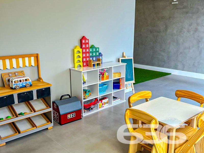 LINDO APARTAMENTO COM SUÍTE + 2 QUARTOS NO BAIRRO GLÓRIA
Este há de ser um ótimo imóvel, o qual, contando com 115m² de área total e 74m² privativos, apresenta em seu layout 1 suíte, 2 dormitórios, sacada com churrasqueira, home office, sala, copa e cozinha conjugadas, banheiro e 2 vagas de garagem coberta.
Em suas áreas comuns, será possível usufruir de piscina aquecida por energia solar, quadra poliesportiva, playground, academia, salão de festas, quiosque, espaço pet, 2 elevadores por torre e elevador panorâmico com acesso pela Rua Quinze de Novembro. Do mesmo modo, há de ter estrutura equipada com monitoramento privado e portão eletrônico.
O imóvel se beneficiará da proximidade de restaurantes, lanchonetes, transporte público, supermercados, escolas e estabelecimentos comerciais em geral.
Ficou interessado? O que você está esperando!? Entre já em contato com a 636 e agende sua visita para conhecer pessoalmente este imóvel!
Consulte um de nossos corretores e saiba mais:
Telefone| 47 3451-0636
WhatsApp| 47 99190-0636
Imobiliária 636.