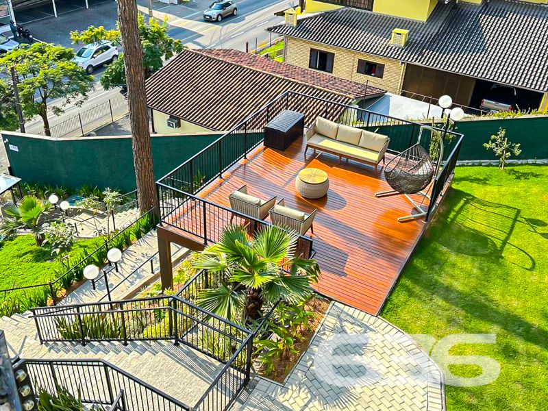 LINDO APARTAMENTO COM SUÍTE + 2 QUARTOS NO BAIRRO GLÓRIA
Este há de ser um ótimo imóvel, o qual, contando com 115m² de área total e 74m² privativos, apresenta em seu layout 1 suíte, 2 dormitórios, sacada com churrasqueira, home office, sala, copa e cozinha conjugadas, banheiro e 2 vagas de garagem coberta.
Em suas áreas comuns, será possível usufruir de piscina aquecida por energia solar, quadra poliesportiva, playground, academia, salão de festas, quiosque, espaço pet, 2 elevadores por torre e elevador panorâmico com acesso pela Rua Quinze de Novembro. Do mesmo modo, há de ter estrutura equipada com monitoramento privado e portão eletrônico.
O imóvel se beneficiará da proximidade de restaurantes, lanchonetes, transporte público, supermercados, escolas e estabelecimentos comerciais em geral.
Ficou interessado? O que você está esperando!? Entre já em contato com a 636 e agende sua visita para conhecer pessoalmente este imóvel!
Consulte um de nossos corretores e saiba mais:
Telefone| 47 3451-0636
WhatsApp| 47 99190-0636
Imobiliária 636.