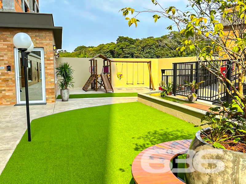 LINDO APARTAMENTO COM SUÍTE + 2 QUARTOS NO BAIRRO GLÓRIA
Este há de ser um ótimo imóvel, o qual, contando com 115m² de área total e 74m² privativos, apresenta em seu layout 1 suíte, 2 dormitórios, sacada com churrasqueira, home office, sala, copa e cozinha conjugadas, banheiro e 2 vagas de garagem coberta.
Em suas áreas comuns, será possível usufruir de piscina aquecida por energia solar, quadra poliesportiva, playground, academia, salão de festas, quiosque, espaço pet, 2 elevadores por torre e elevador panorâmico com acesso pela Rua Quinze de Novembro. Do mesmo modo, há de ter estrutura equipada com monitoramento privado e portão eletrônico.
O imóvel se beneficiará da proximidade de restaurantes, lanchonetes, transporte público, supermercados, escolas e estabelecimentos comerciais em geral.
Ficou interessado? O que você está esperando!? Entre já em contato com a 636 e agende sua visita para conhecer pessoalmente este imóvel!
Consulte um de nossos corretores e saiba mais:
Telefone| 47 3451-0636
WhatsApp| 47 99190-0636
Imobiliária 636.