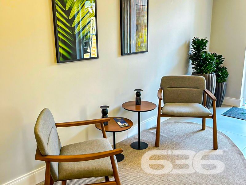 LINDO APARTAMENTO COM SUÍTE + 2 QUARTOS NO BAIRRO GLÓRIA
Este há de ser um ótimo imóvel, o qual, contando com 115m² de área total e 74m² privativos, apresenta em seu layout 1 suíte, 2 dormitórios, sacada com churrasqueira, home office, sala, copa e cozinha conjugadas, banheiro e 2 vagas de garagem coberta.
Em suas áreas comuns, será possível usufruir de piscina aquecida por energia solar, quadra poliesportiva, playground, academia, salão de festas, quiosque, espaço pet, 2 elevadores por torre e elevador panorâmico com acesso pela Rua Quinze de Novembro. Do mesmo modo, há de ter estrutura equipada com monitoramento privado e portão eletrônico.
O imóvel se beneficiará da proximidade de restaurantes, lanchonetes, transporte público, supermercados, escolas e estabelecimentos comerciais em geral.
Ficou interessado? O que você está esperando!? Entre já em contato com a 636 e agende sua visita para conhecer pessoalmente este imóvel!
Consulte um de nossos corretores e saiba mais:
Telefone| 47 3451-0636
WhatsApp| 47 99190-0636
Imobiliária 636.