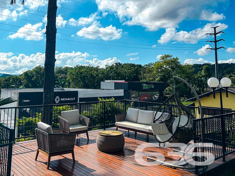 LINDO APARTAMENTO COM SUÍTE + 2 QUARTOS NO BAIRRO GLÓRIA
Este há de ser um ótimo imóvel, o qual, contando com 115m² de área total e 74m² privativos, apresenta em seu layout 1 suíte, 2 dormitórios, sacada com churrasqueira, home office, sala, copa e cozinha conjugadas, banheiro e 2 vagas de garagem coberta.
Em suas áreas comuns, será possível usufruir de piscina aquecida por energia solar, quadra poliesportiva, playground, academia, salão de festas, quiosque, espaço pet, 2 elevadores por torre e elevador panorâmico com acesso pela Rua Quinze de Novembro. Do mesmo modo, há de ter estrutura equipada com monitoramento privado e portão eletrônico.
O imóvel se beneficiará da proximidade de restaurantes, lanchonetes, transporte público, supermercados, escolas e estabelecimentos comerciais em geral.
Ficou interessado? O que você está esperando!? Entre já em contato com a 636 e agende sua visita para conhecer pessoalmente este imóvel!
Consulte um de nossos corretores e saiba mais:
Telefone| 47 3451-0636
WhatsApp| 47 99190-0636
Imobiliária 636.