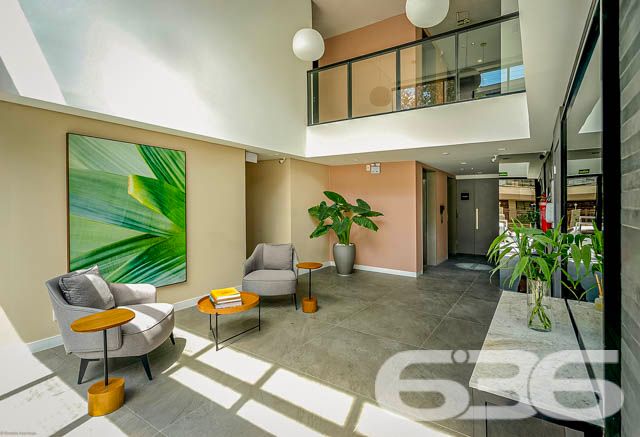 Descubra o equilíbrio perfeito entre conforto, sofisticação e conveniência no coração de Joinville, SC. Este esplêndido apartamento localizado no cobiçado bairro Anita Garibaldi, combina elegância atemporal e modernidade, prometendo ser o lar ideal para quem busca um estilo de vida de alta qualidade.

Com uma área privativa de 92,66 m², este imóvel dispõe de espaços generosamente dimensionados e bem iluminados, destacando-se pela sua composição inteligente que inclui uma suíte espaçosa, um dormitório aconchegante, uma sala de estar e jantar integradas com acesso a uma encantadora sacada com churrasqueira a carvão, oferecendo uma vista deslumbrante e um ambiente perfeito para recepções e momentos relaxantes.

Localizado em uma região estratégica, o imóvel está próximo a vias de acesso principais, shoppings, escolas, hospitais e outros serviços essenciais, garantindo praticidade e agilidade no seu dia a dia. 

Este apartamento não é apenas um lugar para morar, é um investimento em qualidade de vida. Garanta seu espaço neste empreendimento exclusivo e viva a experiência de morar bem, com conforto, segurança e luxo. Contate a 636 Negócios Imobiliários hoje mesmo e faça deste o seu novo lar!
 
636 NEGÓCIOS IMOBILIÁRIOS: A SUA MELHOR ESCOLHA
Com mais de 30 anos de experiência, a 636 Negócios Imobiliários é sua parceira ideal para encontrar o imóvel perfeito. Estamos prontos para ajudá-lo a fazer deste imóvel o seu novo lar.
 
Telefone: (47) 3451-0636
WhatsApp: (47) 99190-0636
 
Não perca esta oportunidade única. Visite nosso site para mais informações: i636.com.br