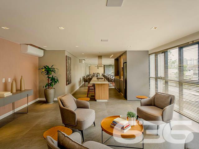 Descubra o equilíbrio perfeito entre conforto, sofisticação e conveniência no coração de Joinville, SC. Este esplêndido apartamento localizado no cobiçado bairro Anita Garibaldi, combina elegância atemporal e modernidade, prometendo ser o lar ideal para quem busca um estilo de vida de alta qualidade.

Com uma área privativa de 92,66 m², este imóvel dispõe de espaços generosamente dimensionados e bem iluminados, destacando-se pela sua composição inteligente que inclui uma suíte espaçosa, um dormitório aconchegante, uma sala de estar e jantar integradas com acesso a uma encantadora sacada com churrasqueira a carvão, oferecendo uma vista deslumbrante e um ambiente perfeito para recepções e momentos relaxantes.

Localizado em uma região estratégica, o imóvel está próximo a vias de acesso principais, shoppings, escolas, hospitais e outros serviços essenciais, garantindo praticidade e agilidade no seu dia a dia. 

Este apartamento não é apenas um lugar para morar, é um investimento em qualidade de vida. Garanta seu espaço neste empreendimento exclusivo e viva a experiência de morar bem, com conforto, segurança e luxo. Contate a 636 Negócios Imobiliários hoje mesmo e faça deste o seu novo lar!
 
636 NEGÓCIOS IMOBILIÁRIOS: A SUA MELHOR ESCOLHA
Com mais de 30 anos de experiência, a 636 Negócios Imobiliários é sua parceira ideal para encontrar o imóvel perfeito. Estamos prontos para ajudá-lo a fazer deste imóvel o seu novo lar.
 
Telefone: (47) 3451-0636
WhatsApp: (47) 99190-0636
 
Não perca esta oportunidade única. Visite nosso site para mais informações: i636.com.br