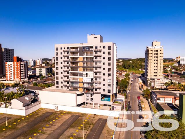BELO APARTAMENTO NO BAIRRO ANITA GARIBALDI

Reunindo modernidade e graciosidade, este é um ótimo imóvel para se morar!
Para seu maior conforto e acomodação, o apartamento é muito bem dividido, composto por uma extraordinária suíte aconchegante e confortável. Completando o imóvel com uma área de serviço e amplos espaços para aproveitar bons momentos de descanso e lazer, tudo muito bem construído em prol do seu bem-estar.

No local ainda há uma fantástica e relaxante piscina-raia aquecida com 14 metros de comprimento, além de lindas áreas externas, espaço gourmet totalmente mobiliado, academia equipada, brinquedoteca para as crianças e ótimas bicicletas compartilhadas, sem contar o bicicletário disponível com muita segurança.

E por falar em segurança, é exatamente o que não falta nesse maravilhoso condomínio. Há uma gestão de controle de acesso com gerenciamento de dados e controle de acessos de moradores e ocorrências. Também, conta com uma portaria remota inteligente, garantindo eficiência, economia e segurança 24 horas por dia.

Se você deseja facilidade e comodidade, existe também ponto de recarga para carro elétrico e medições individuais de água e gás nos apartamentos.

Possui 1 vaga de garagem coberta.

São 60m² de área total de um imóvel situado no bairro Anita Garibaldi, em excelente localização, próximo de grandes estabelecimentos e comércios que facilitam seu dia a dia, com fácil acesso às principais vias e bairros da região e a cerca de 5 minutinhos do centro da cidade.

Consulte um de nossos corretores e saiba mais sobre esse vantajoso apartamento. Esperamos por você!

Telefone: (47) 3451-0636
WhatsApp: (47) 99190-0636

Imobiliária 636.