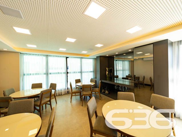 BELO APARTAMENTO NO BAIRRO ANITA GARIBALDI

Reunindo modernidade e graciosidade, este é um ótimo imóvel para se morar!
Para seu maior conforto e acomodação, o apartamento é muito bem dividido, composto por uma extraordinária suíte aconchegante e confortável. Completando o imóvel com uma área de serviço e amplos espaços para aproveitar bons momentos de descanso e lazer, tudo muito bem construído em prol do seu bem-estar.

No local ainda há uma fantástica e relaxante piscina-raia aquecida com 14 metros de comprimento, além de lindas áreas externas, espaço gourmet totalmente mobiliado, academia equipada, brinquedoteca para as crianças e ótimas bicicletas compartilhadas, sem contar o bicicletário disponível com muita segurança.

E por falar em segurança, é exatamente o que não falta nesse maravilhoso condomínio. Há uma gestão de controle de acesso com gerenciamento de dados e controle de acessos de moradores e ocorrências. Também, conta com uma portaria remota inteligente, garantindo eficiência, economia e segurança 24 horas por dia.

Se você deseja facilidade e comodidade, existe também ponto de recarga para carro elétrico e medições individuais de água e gás nos apartamentos.

Possui 1 vaga de garagem coberta.

São 60m² de área total de um imóvel situado no bairro Anita Garibaldi, em excelente localização, próximo de grandes estabelecimentos e comércios que facilitam seu dia a dia, com fácil acesso às principais vias e bairros da região e a cerca de 5 minutinhos do centro da cidade.

Consulte um de nossos corretores e saiba mais sobre esse vantajoso apartamento. Esperamos por você!

Telefone: (47) 3451-0636
WhatsApp: (47) 99190-0636

Imobiliária 636.