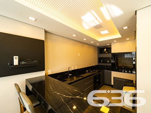 BELO APARTAMENTO NO BAIRRO ANITA GARIBALDI

Reunindo modernidade e graciosidade, este é um ótimo imóvel para se morar!
Para seu maior conforto e acomodação, o apartamento é muito bem dividido, composto por uma extraordinária suíte aconchegante e confortável. Completando o imóvel com uma área de serviço e amplos espaços para aproveitar bons momentos de descanso e lazer, tudo muito bem construído em prol do seu bem-estar.

No local ainda há uma fantástica e relaxante piscina-raia aquecida com 14 metros de comprimento, além de lindas áreas externas, espaço gourmet totalmente mobiliado, academia equipada, brinquedoteca para as crianças e ótimas bicicletas compartilhadas, sem contar o bicicletário disponível com muita segurança.

E por falar em segurança, é exatamente o que não falta nesse maravilhoso condomínio. Há uma gestão de controle de acesso com gerenciamento de dados e controle de acessos de moradores e ocorrências. Também, conta com uma portaria remota inteligente, garantindo eficiência, economia e segurança 24 horas por dia.

Se você deseja facilidade e comodidade, existe também ponto de recarga para carro elétrico e medições individuais de água e gás nos apartamentos.

Possui 1 vaga de garagem coberta.

São 60m² de área total de um imóvel situado no bairro Anita Garibaldi, em excelente localização, próximo de grandes estabelecimentos e comércios que facilitam seu dia a dia, com fácil acesso às principais vias e bairros da região e a cerca de 5 minutinhos do centro da cidade.

Consulte um de nossos corretores e saiba mais sobre esse vantajoso apartamento. Esperamos por você!

Telefone: (47) 3451-0636
WhatsApp: (47) 99190-0636

Imobiliária 636.