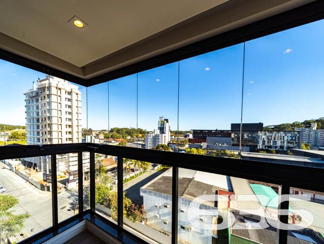 BELO APARTAMENTO NO BAIRRO ANITA GARIBALDI

Reunindo modernidade e graciosidade, este é um ótimo imóvel para se morar!
Para seu maior conforto e acomodação, o apartamento é muito bem dividido, composto por uma extraordinária suíte aconchegante e confortável. Completando o imóvel com uma área de serviço e amplos espaços para aproveitar bons momentos de descanso e lazer, tudo muito bem construído em prol do seu bem-estar.

No local ainda há uma fantástica e relaxante piscina-raia aquecida com 14 metros de comprimento, além de lindas áreas externas, espaço gourmet totalmente mobiliado, academia equipada, brinquedoteca para as crianças e ótimas bicicletas compartilhadas, sem contar o bicicletário disponível com muita segurança.

E por falar em segurança, é exatamente o que não falta nesse maravilhoso condomínio. Há uma gestão de controle de acesso com gerenciamento de dados e controle de acessos de moradores e ocorrências. Também, conta com uma portaria remota inteligente, garantindo eficiência, economia e segurança 24 horas por dia.

Se você deseja facilidade e comodidade, existe também ponto de recarga para carro elétrico e medições individuais de água e gás nos apartamentos.

Possui 1 vaga de garagem coberta.

São 60m² de área total de um imóvel situado no bairro Anita Garibaldi, em excelente localização, próximo de grandes estabelecimentos e comércios que facilitam seu dia a dia, com fácil acesso às principais vias e bairros da região e a cerca de 5 minutinhos do centro da cidade.

Consulte um de nossos corretores e saiba mais sobre esse vantajoso apartamento. Esperamos por você!

Telefone: (47) 3451-0636
WhatsApp: (47) 99190-0636

Imobiliária 636.
