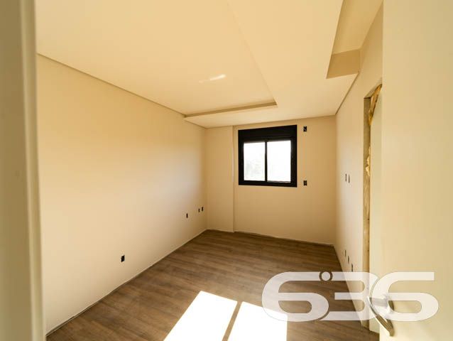 BELO APARTAMENTO NO BAIRRO ANITA GARIBALDI

Reunindo modernidade e graciosidade, este é um ótimo imóvel para se morar!
Para seu maior conforto e acomodação, o apartamento é muito bem dividido, composto por uma extraordinária suíte aconchegante e confortável. Completando o imóvel com uma área de serviço e amplos espaços para aproveitar bons momentos de descanso e lazer, tudo muito bem construído em prol do seu bem-estar.

No local ainda há uma fantástica e relaxante piscina-raia aquecida com 14 metros de comprimento, além de lindas áreas externas, espaço gourmet totalmente mobiliado, academia equipada, brinquedoteca para as crianças e ótimas bicicletas compartilhadas, sem contar o bicicletário disponível com muita segurança.

E por falar em segurança, é exatamente o que não falta nesse maravilhoso condomínio. Há uma gestão de controle de acesso com gerenciamento de dados e controle de acessos de moradores e ocorrências. Também, conta com uma portaria remota inteligente, garantindo eficiência, economia e segurança 24 horas por dia.

Se você deseja facilidade e comodidade, existe também ponto de recarga para carro elétrico e medições individuais de água e gás nos apartamentos.

Possui 1 vaga de garagem coberta.

São 60m² de área total de um imóvel situado no bairro Anita Garibaldi, em excelente localização, próximo de grandes estabelecimentos e comércios que facilitam seu dia a dia, com fácil acesso às principais vias e bairros da região e a cerca de 5 minutinhos do centro da cidade.

Consulte um de nossos corretores e saiba mais sobre esse vantajoso apartamento. Esperamos por você!

Telefone: (47) 3451-0636
WhatsApp: (47) 99190-0636

Imobiliária 636.