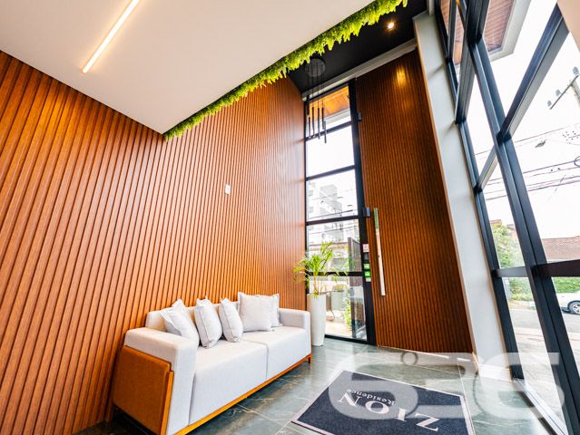 BELÍSSIMO APARTAMENTO COM SUÍTE + QUARTO NO BAIRRO SAGUAÇU

Este será um belo e amplo apartamento situado em excelente localização para se viver!

Sua composição contará com cômodos muito bem distribuídos e arejados, sendo uma maravilhosa suíte + um dormitório super confortável, sala de estar, cozinha e banheiro social.

São aproximadamente 109m² de área total, totalmente averbada, de um apartamento situado em um magnífico edifício, com hall social, elevador e demais comodidades. Seus detalhes modernos e acabamentos impecáveis trarão uma atmosfera exuberante no ambiente.

O local ainda possuirá espaço fitness, lounge e um incrível salão de festas com churrasqueira para seu tempo de lazer ser ainda mais especial.

Contará com 1 vaga de garagem coberta, portão eletrônico e interfone para sua maior segurança e bem-estar.

Com localização privilegiada próxima ao centro e à região norte de Joinville. Quem mora no bairro Saguaçu tem, pertinho de casa, tudo o que precisa para tornar sua vida mais fácil, como: supermercado, farmácia, restaurantes, escolas, agência bancária e qualquer outro serviço que você possa imaginar. 

Aproveite essa grande oportunidade! Venha viver histórias incríveis aqui!

Esperamos por você!

Previsão de entrega: 04/2024.

Fale conosco:
Telefone: (47) 3451-0636
WhatsApp: (47) 99190-0636

Imobiliária 636.
