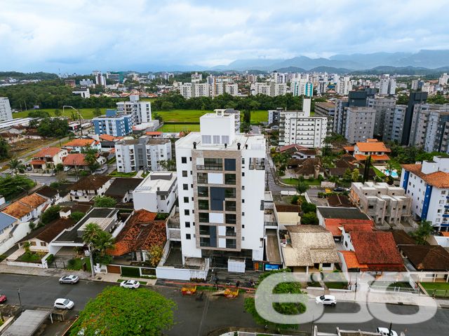 APARTAMENTO COM SUÍTE + 2 QUARTOS NO BAIRRO SANTO 