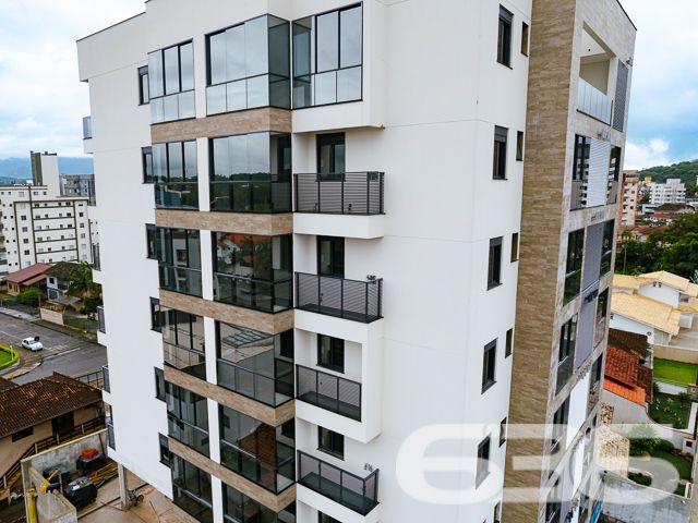 APARTAMENTO COM SUÍTE + 2 QUARTOS NO BAIRRO SANTO 