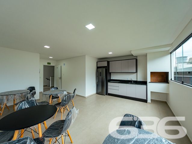 APARTAMENTO COM SUÍTE + 2 QUARTOS NO BAIRRO COSTA E SILVA
Descubra o luxo e o conforto neste deslumbrante apartamento de 103m² no bairro Costa e Silva. Equipado com 2 vagas de garagem cobertas, 2 dormitórios, suíte e 2 banheiros, este imóvel é o epítome da vida moderna e sofisticada.
EXPERIÊNCIA DE VIDA ÚNICA:
O apartamento oferece uma experiência de vida única com seus espaços bem planejados. A suíte é o seu refúgio pessoal, enquanto as duas sacadas oferecem vistas panorâmicas que você vai adorar. A sala de estar e jantar integradas são perfeitas para receber amigos e familiares, e a cozinha é um sonho para qualquer chef de cozinha.
LOCALIZAÇÃO ESTRATÉGICA:
Localizado no bairro Costa e Silva, você estará próximo a todas as comodidades que precisa. O prédio conta com elevador social, interfone, hall social, portão eletrônico e um salão de festas com churrasqueira para tornar suas celebrações ainda mais especiais.
ESCOLHA A 636 NEGÓCIOS IMOBILIÁRIOS:
Com mais de 30 anos de experiência e uma equipe de profissionais altamente qualificados, a 636 Negócios Imobiliários é sua melhor opção para uma compra segura e tranquila.
Telefone: (47) 3451-0636
WhatsApp: (47) 99190-0636