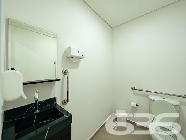 APARTAMENTO COM SUÍTE + 2 QUARTOS NO BAIRRO COSTA E SILVA
Descubra o luxo e o conforto neste deslumbrante apartamento de 103m² no bairro Costa e Silva. Equipado com 2 vagas de garagem cobertas, 2 dormitórios, suíte e 2 banheiros, este imóvel é o epítome da vida moderna e sofisticada.
EXPERIÊNCIA DE VIDA ÚNICA:
O apartamento oferece uma experiência de vida única com seus espaços bem planejados. A suíte é o seu refúgio pessoal, enquanto as duas sacadas oferecem vistas panorâmicas que você vai adorar. A sala de estar e jantar integradas são perfeitas para receber amigos e familiares, e a cozinha é um sonho para qualquer chef de cozinha.
LOCALIZAÇÃO ESTRATÉGICA:
Localizado no bairro Costa e Silva, você estará próximo a todas as comodidades que precisa. O prédio conta com elevador social, interfone, hall social, portão eletrônico e um salão de festas com churrasqueira para tornar suas celebrações ainda mais especiais.
ESCOLHA A 636 NEGÓCIOS IMOBILIÁRIOS:
Com mais de 30 anos de experiência e uma equipe de profissionais altamente qualificados, a 636 Negócios Imobiliários é sua melhor opção para uma compra segura e tranquila.
Telefone: (47) 3451-0636
WhatsApp: (47) 99190-0636