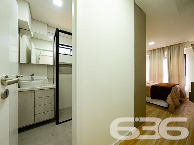 APARTAMENTO COM SUÍTE + 2 QUARTOS NO BAIRRO COSTA E SILVA
Descubra o luxo e o conforto neste deslumbrante apartamento de 103m² no bairro Costa e Silva. Equipado com 2 vagas de garagem cobertas, 2 dormitórios, suíte e 2 banheiros, este imóvel é o epítome da vida moderna e sofisticada.
EXPERIÊNCIA DE VIDA ÚNICA:
O apartamento oferece uma experiência de vida única com seus espaços bem planejados. A suíte é o seu refúgio pessoal, enquanto as duas sacadas oferecem vistas panorâmicas que você vai adorar. A sala de estar e jantar integradas são perfeitas para receber amigos e familiares, e a cozinha é um sonho para qualquer chef de cozinha.
LOCALIZAÇÃO ESTRATÉGICA:
Localizado no bairro Costa e Silva, você estará próximo a todas as comodidades que precisa. O prédio conta com elevador social, interfone, hall social, portão eletrônico e um salão de festas com churrasqueira para tornar suas celebrações ainda mais especiais.
ESCOLHA A 636 NEGÓCIOS IMOBILIÁRIOS:
Com mais de 30 anos de experiência e uma equipe de profissionais altamente qualificados, a 636 Negócios Imobiliários é sua melhor opção para uma compra segura e tranquila.
Telefone: (47) 3451-0636
WhatsApp: (47) 99190-0636