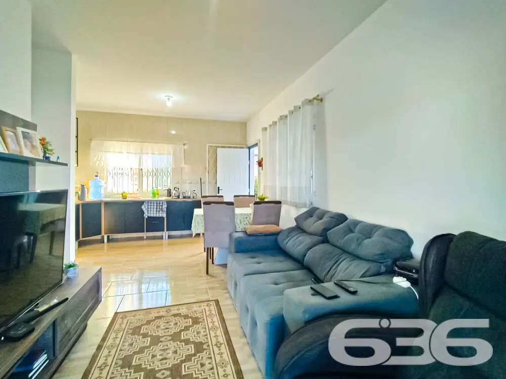 BELÍSSIMA CASA COM PISCINA E ÁREA DE FESTAS PRÓXIM