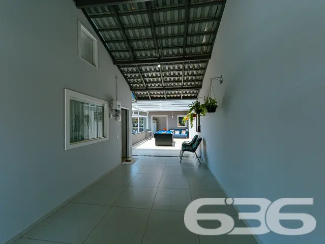 BELÍSSIMA CASA COM PISCINA E ÁREA DE FESTAS PRÓXIM