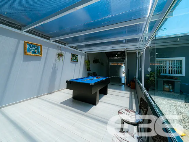 BELÍSSIMA CASA COM PISCINA E ÁREA DE FESTAS PRÓXIM