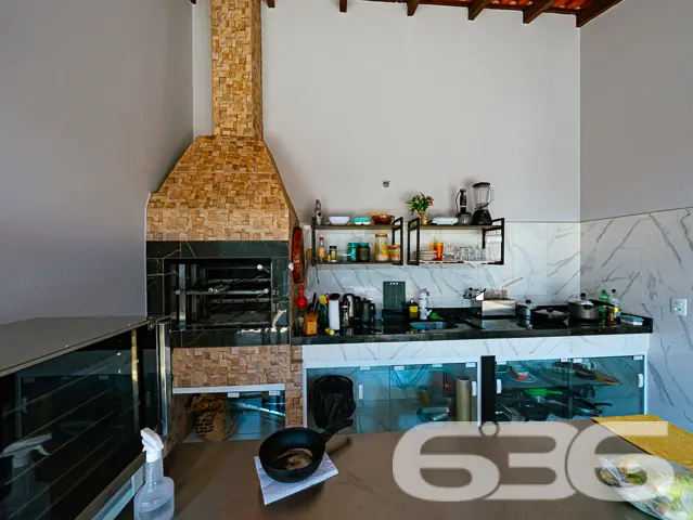 BELÍSSIMA CASA COM PISCINA E ÁREA DE FESTAS PRÓXIM