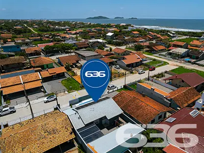 BELÍSSIMA CASA COM PISCINA E ÁREA DE FESTAS PRÓXIM