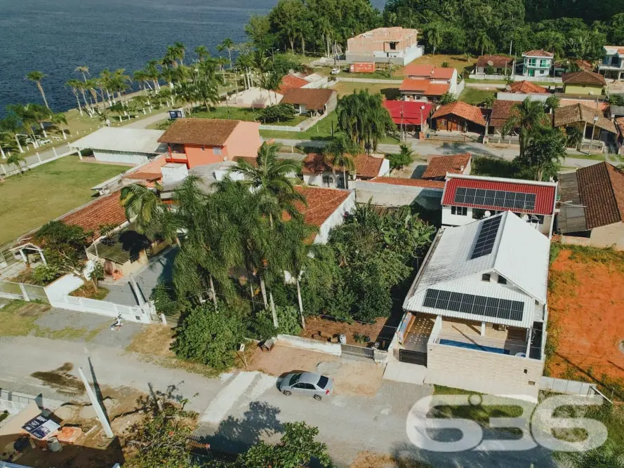 TERRENO À VENDA EM BALNEÁRIO BARRA DO SUL
Terreno