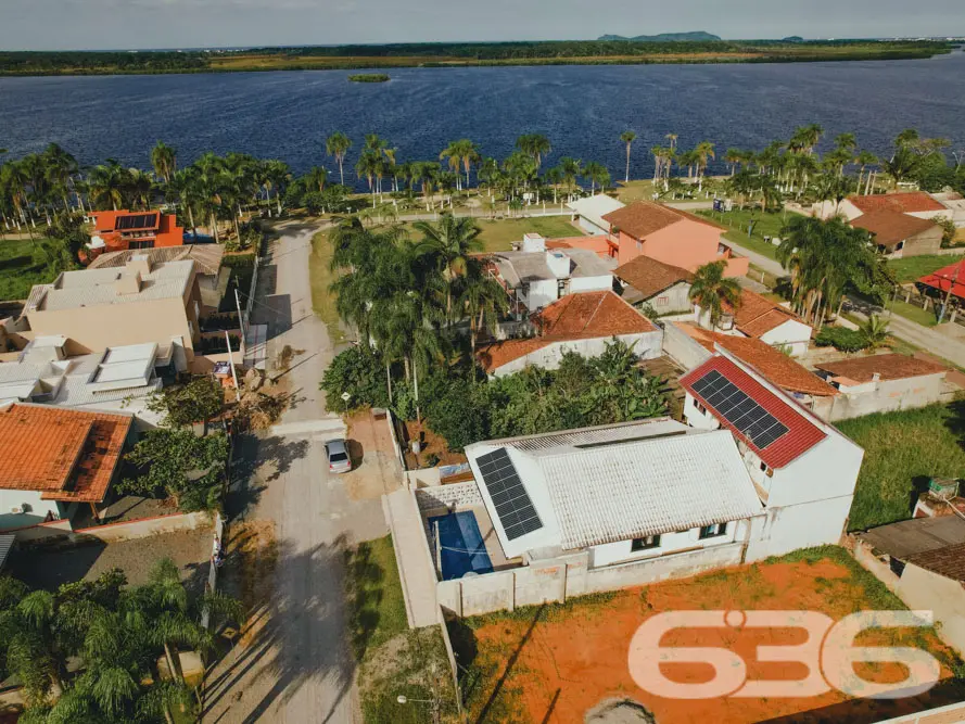 TERRENO À VENDA EM BALNEÁRIO BARRA DO SUL
Terreno