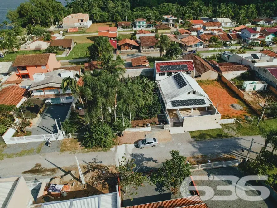 TERRENO À VENDA EM BALNEÁRIO BARRA DO SUL
Terreno
