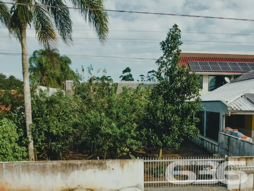 TERRENO À VENDA EM BALNEÁRIO BARRA DO SUL
Terreno