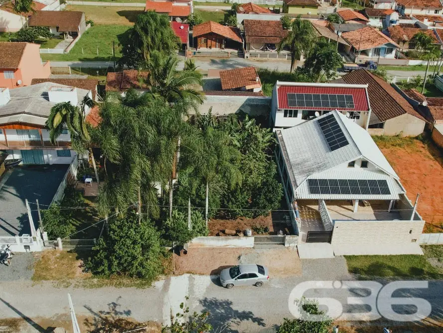 TERRENO À VENDA EM BALNEÁRIO BARRA DO SUL
Terreno