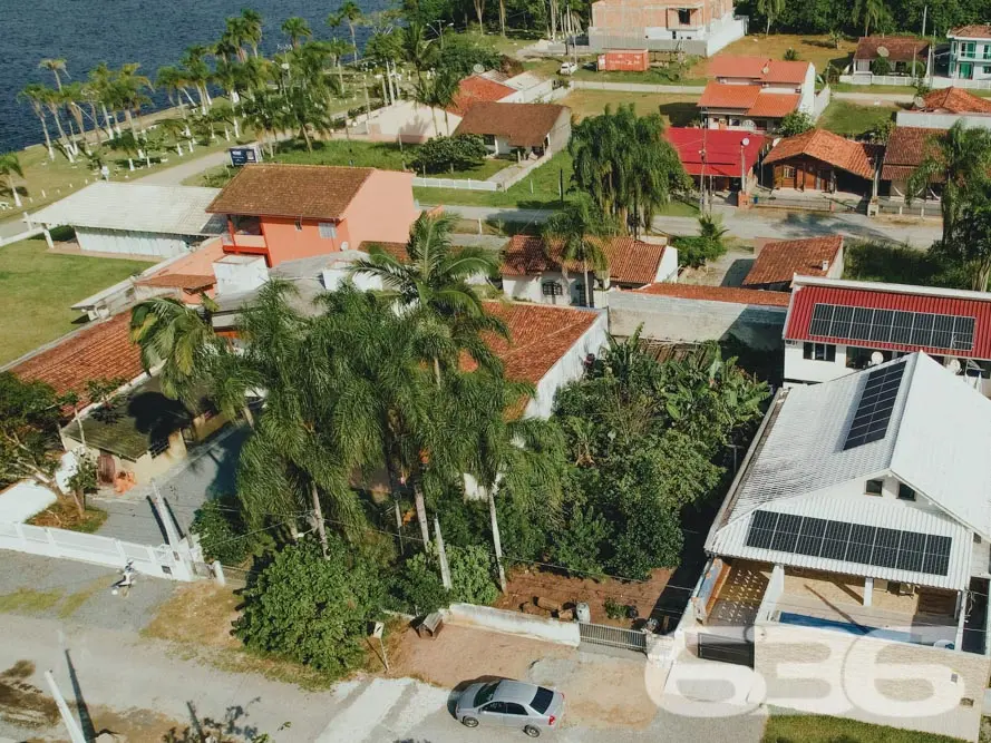 TERRENO À VENDA EM BALNEÁRIO BARRA DO SUL
Terreno